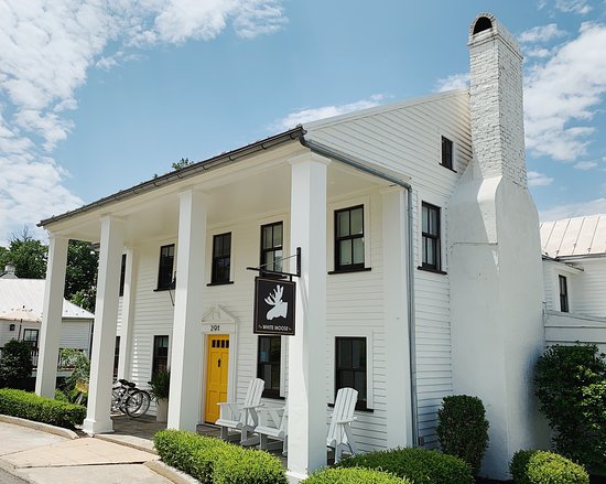 The White Moose Inn-官方