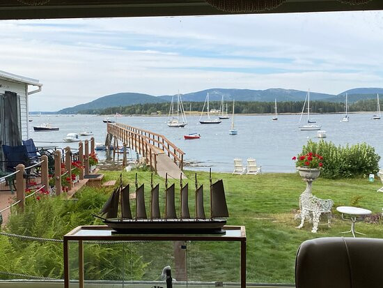 The Moorings Inn Waterfront主图