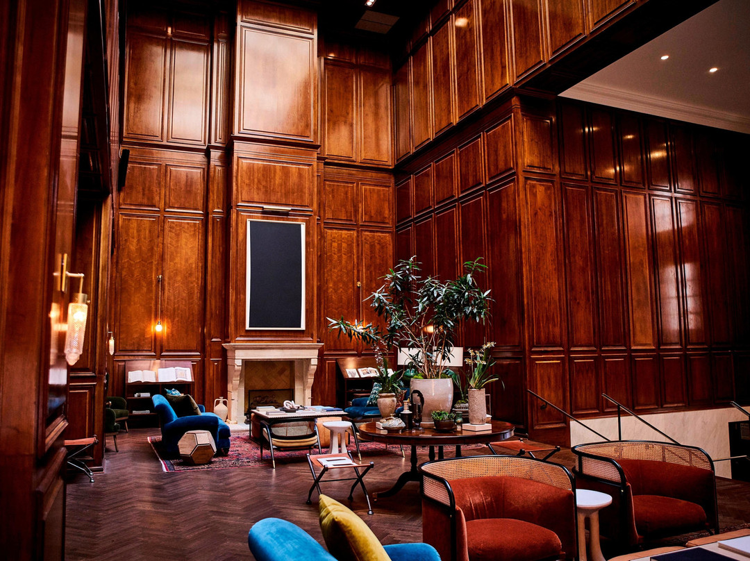 阿道弗斯酒店主图