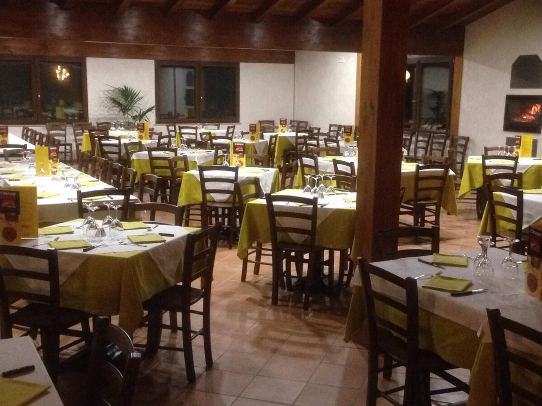 Castelletto di Branduzzo餐馆和美食-Pizzeria Il Rusticone