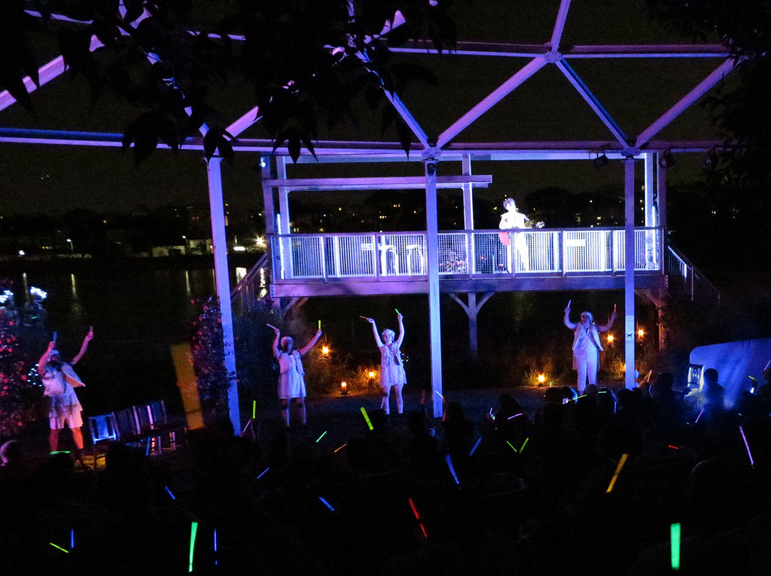 切尔西旅游景点-Apollinaire Theatre Company