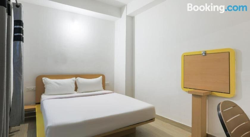 SPOT ON 36460 Gyan Regency