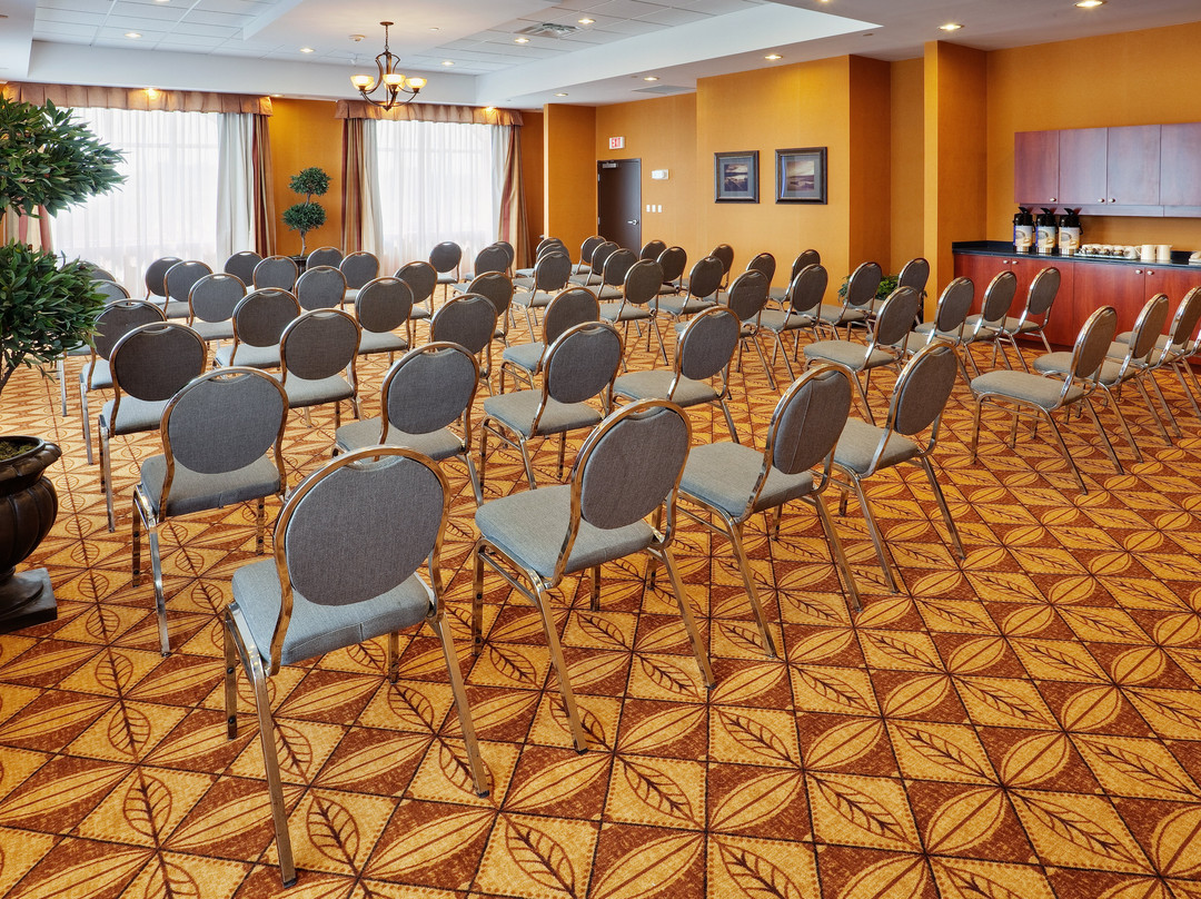 Holiday Inn Express & Suites Clarington - Bowmanville by IHG主图