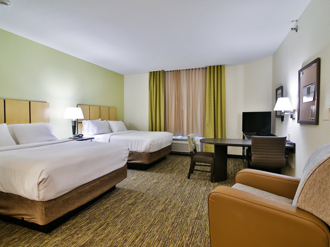 俾斯麦烛木套房酒店主图