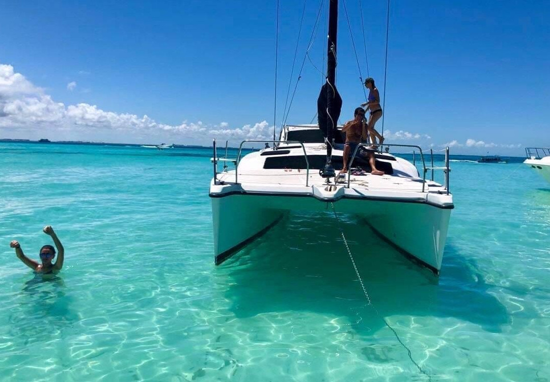 Catamaran Sailing Isla Mujeres景点图片