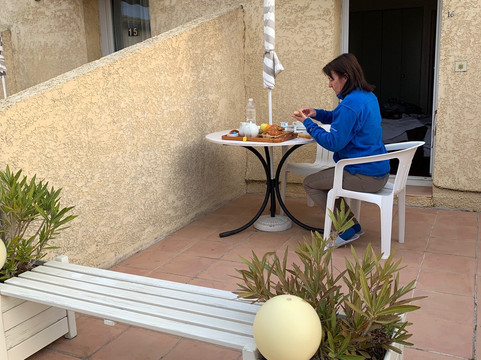 隆戈麦酒店主图