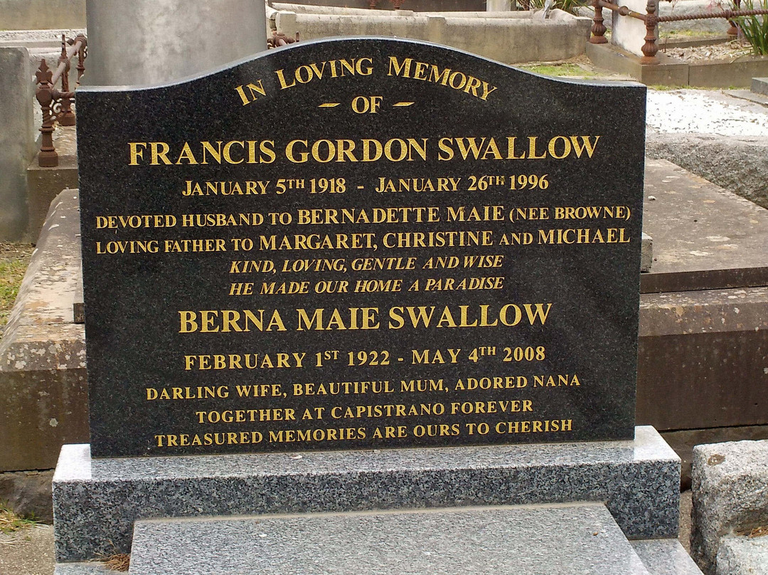 Kew Cemetery景点图片