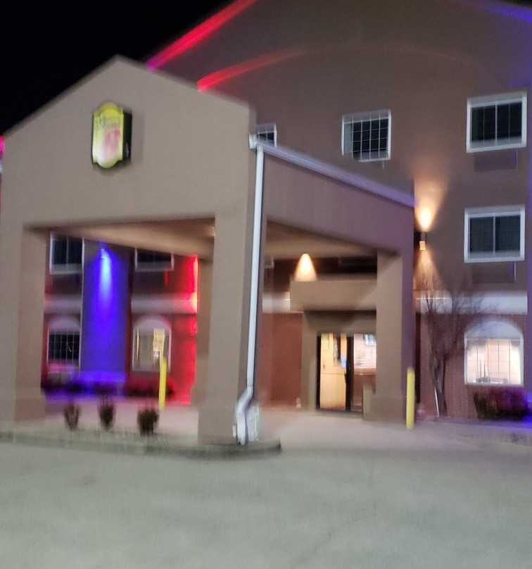 Super 8 by Wyndham Grayville主图