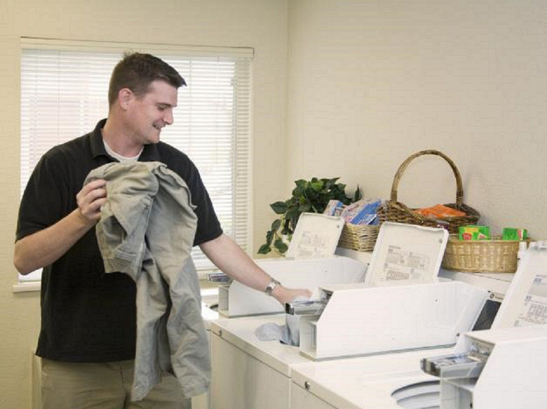 Candlewood Suites 埃文代尔区- 新奥尔良主图