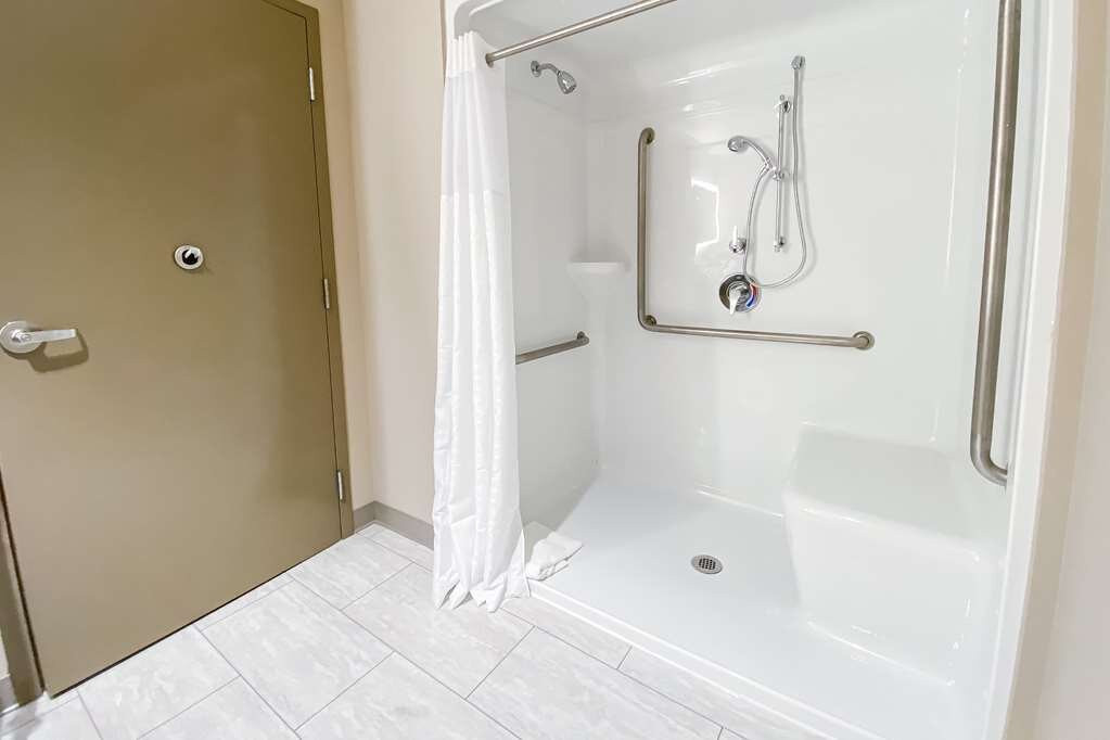 穆索尼温德姆速8酒店主图