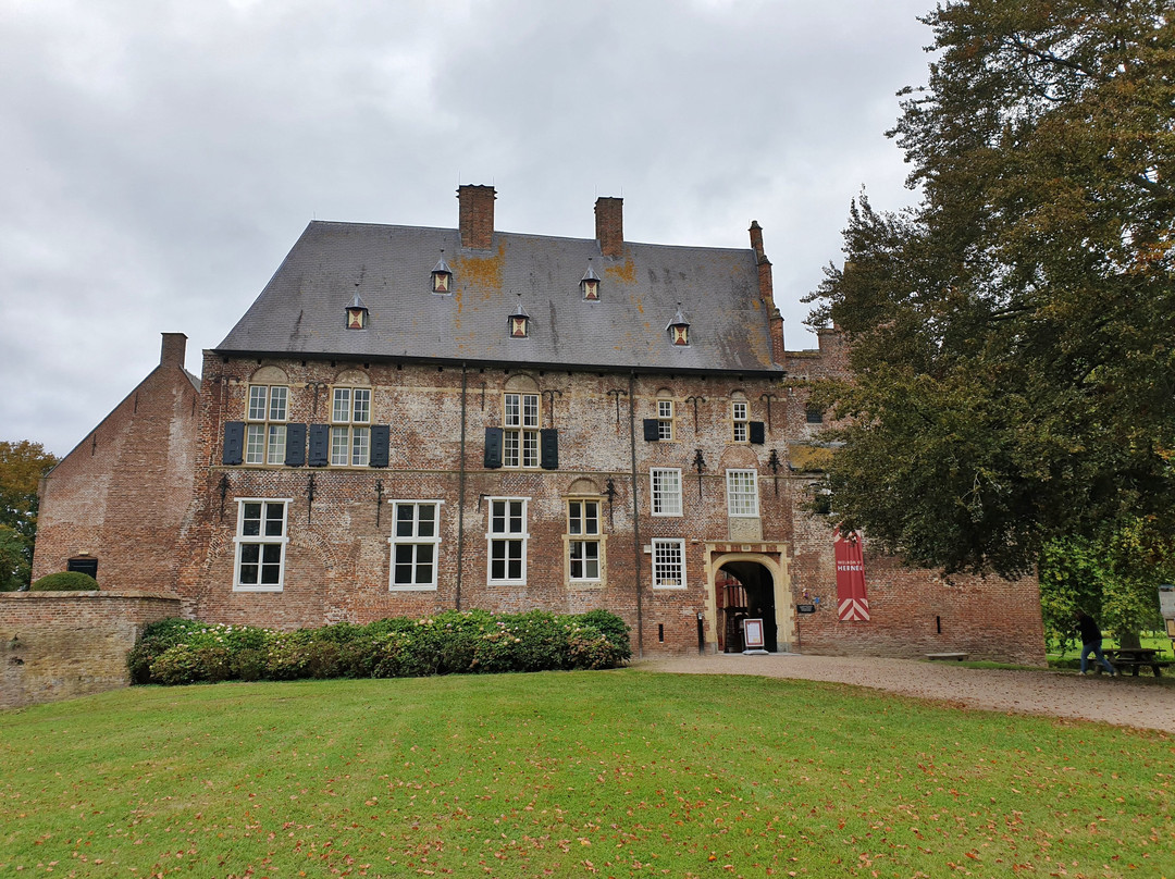 Kasteel Hernen-Hernen必去景点