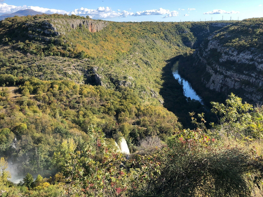 Manojlovac waterfall景点图片