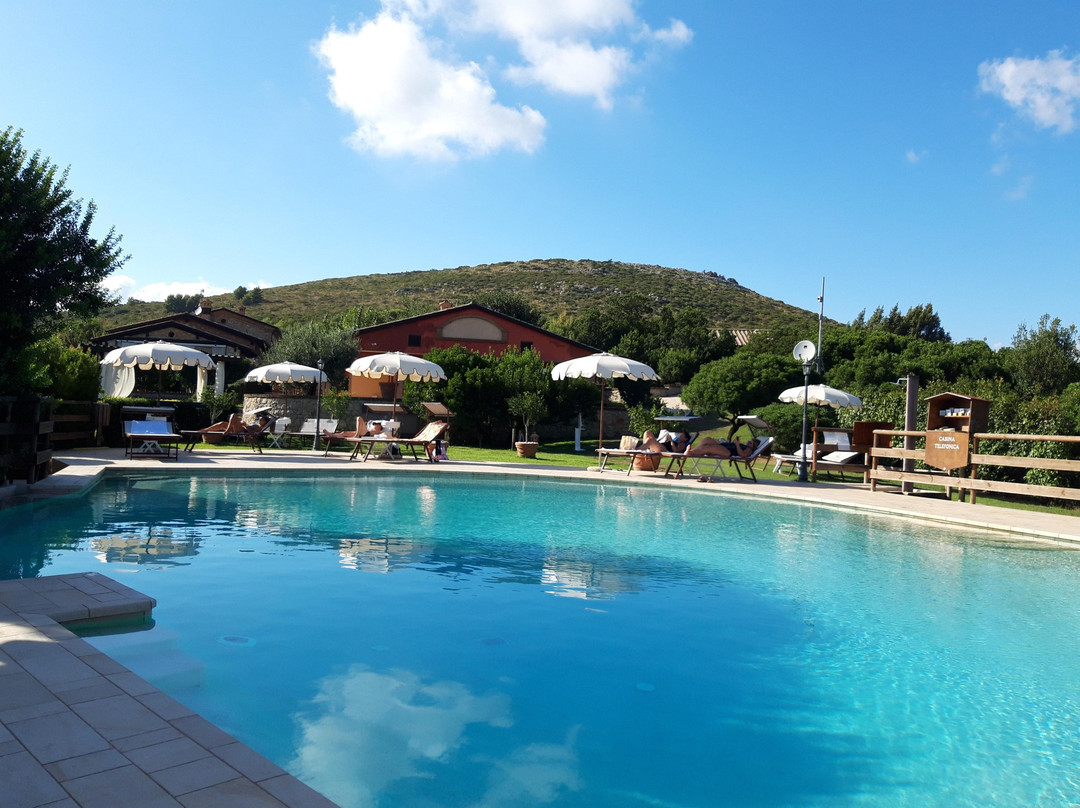 沙兰德休闲酒店主图