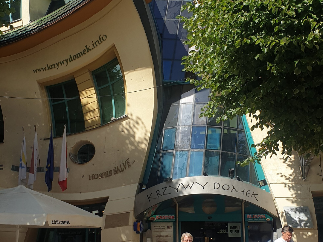 Crooked House景点图片