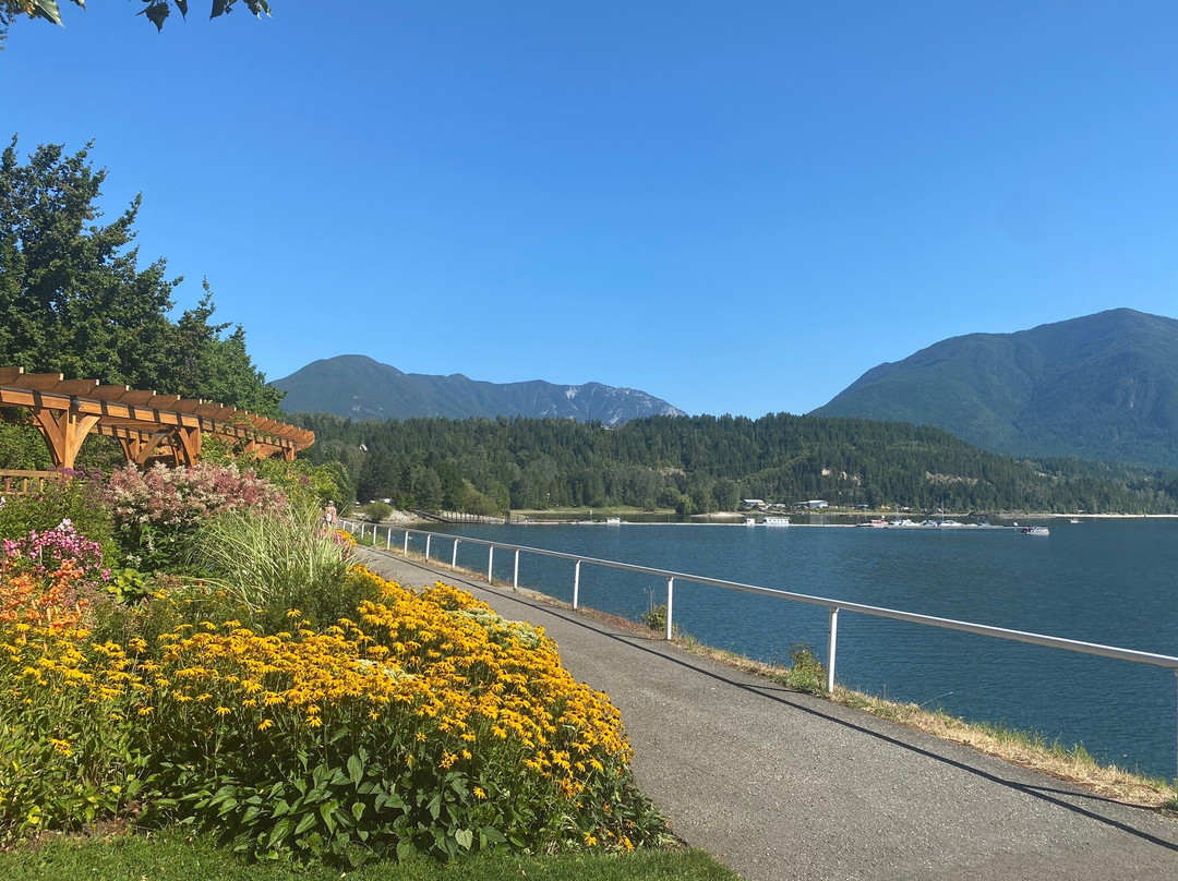 Waterfront Walkway景点图片