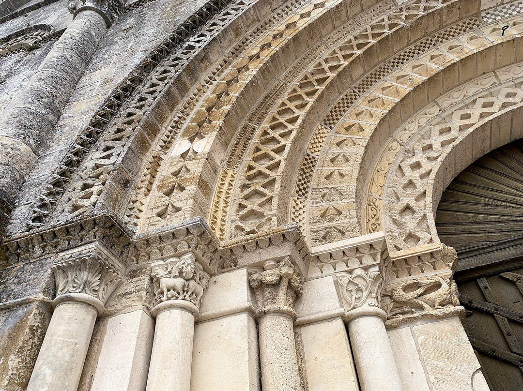 Abbaye de Saint-Amant-de-Boixe-Saint-Amant-de-Boixe必去景点