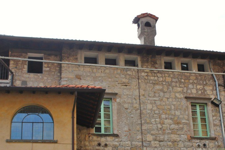 Palazzo Via Castello-蒙泰伊索拉必去景点