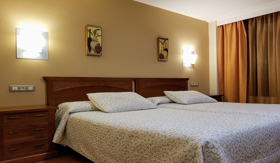 Hotel Reina Isabel主图