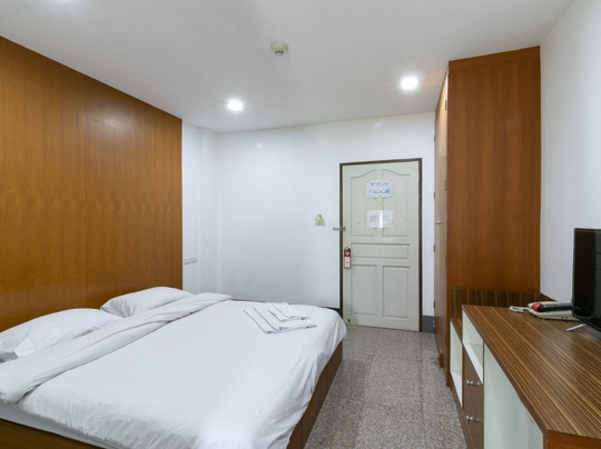 曼谷沃拉达宫酒店主图