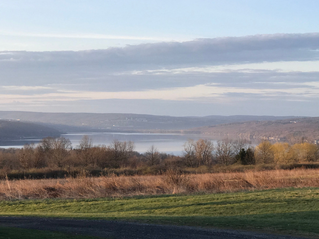 Cayuga Lake Front Inn主图
