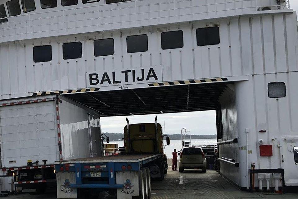 Regular ferry connection to Bocas town-Almirante必去景点
