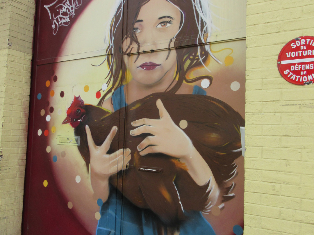 Fresque "La petite fille et la poule"景点图片