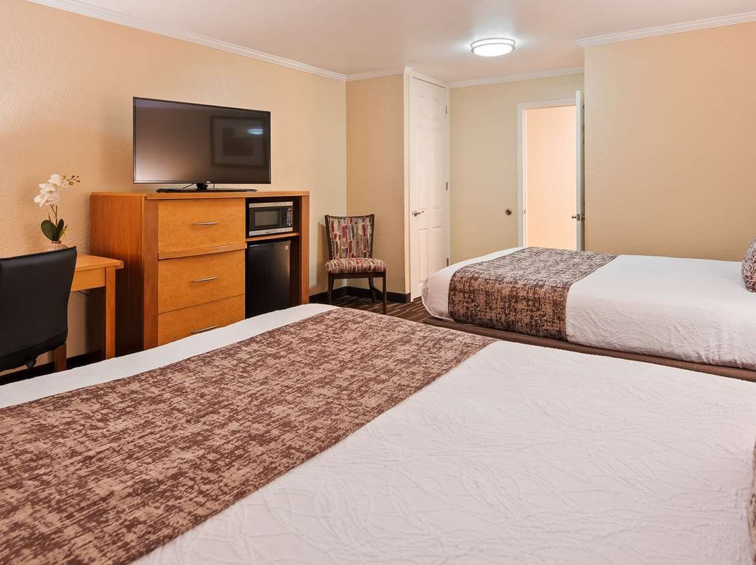 安大略机场贝斯特韦斯特普勒斯酒店主图