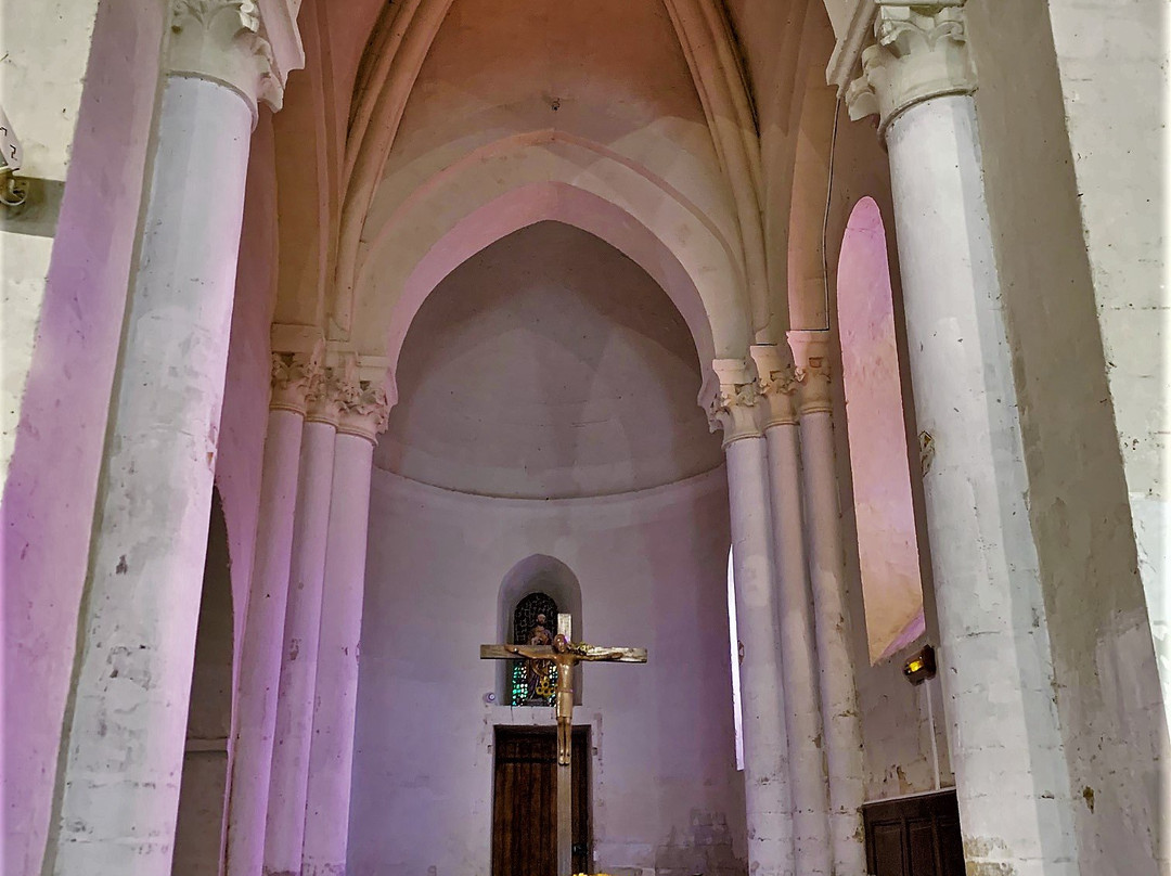 Eglise Saint-Pierre-Louzy必去景点