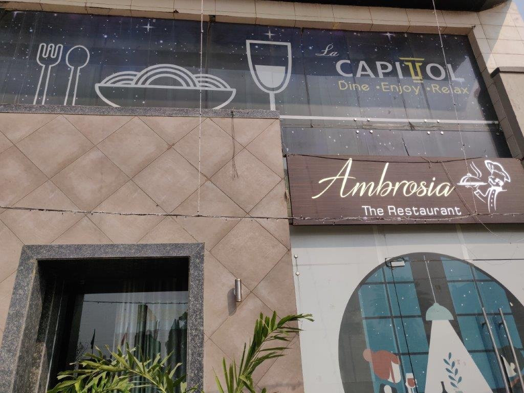 Hotel La Capitol主图