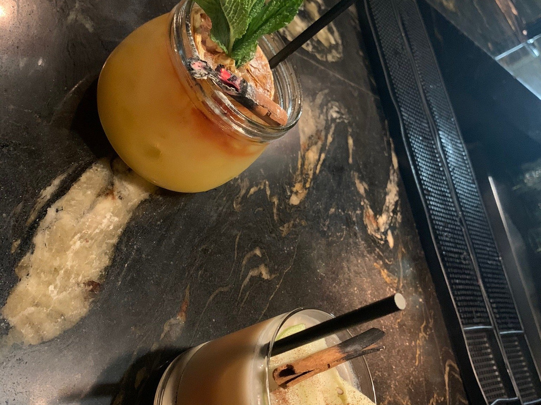 Red Door Lounge-Holetown必去景点