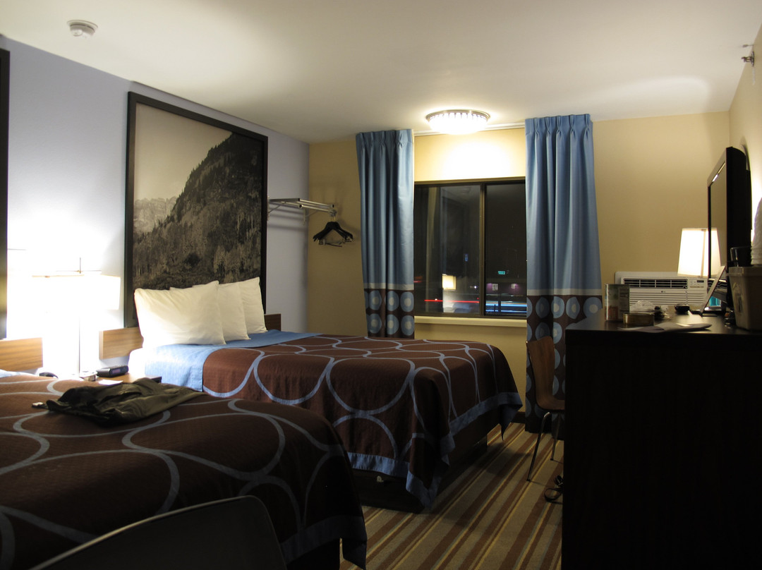 Super 8 by Wyndham Longmont/Twin Peaks主图