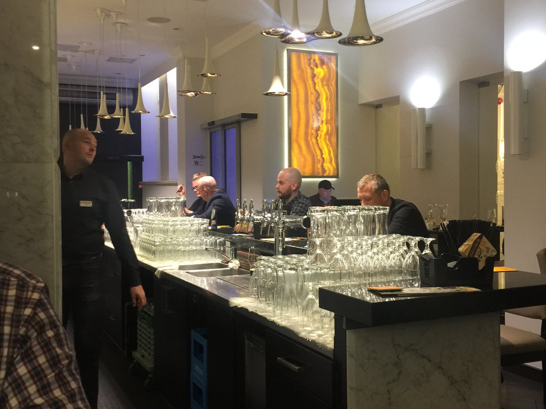 布罗瓦利亚酒店主图