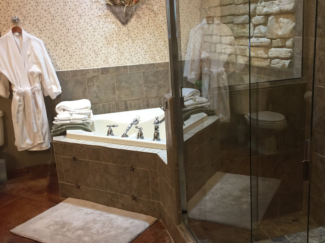 Rusty Gables Guest Lodge & Gallery主图