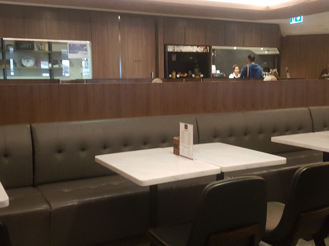 Plaza Premium Lounge (International Departures, Terminal 2)景点图片