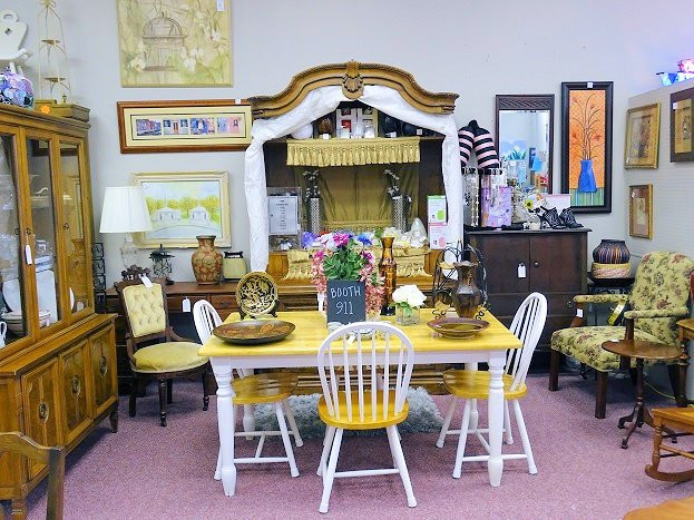 Knightdale旅游景点-Thieves Market Antique Mall