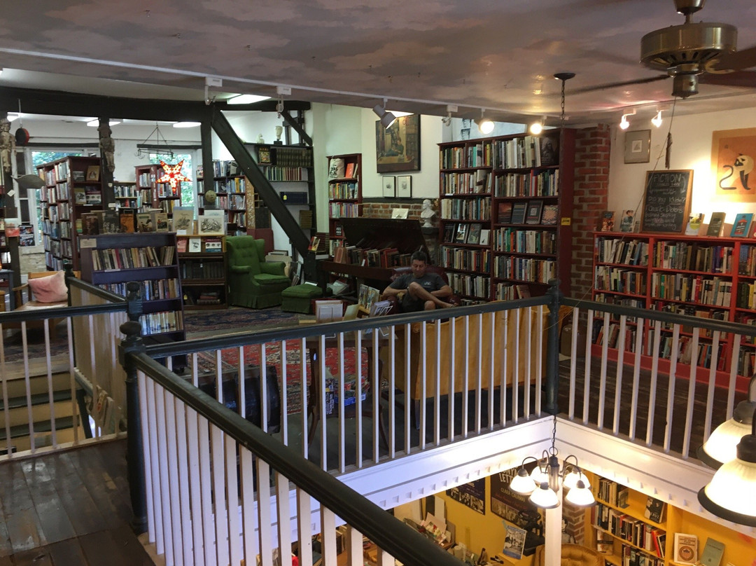 Riverby Books景点图片