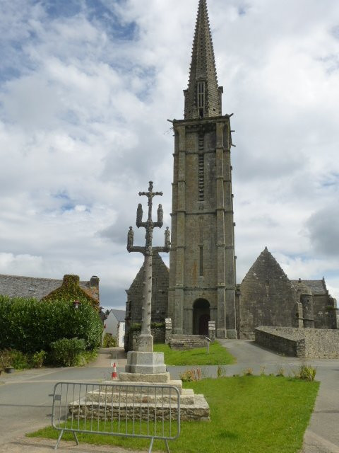 Eglise Saint-Yves de Plouneour-Menez景点图片