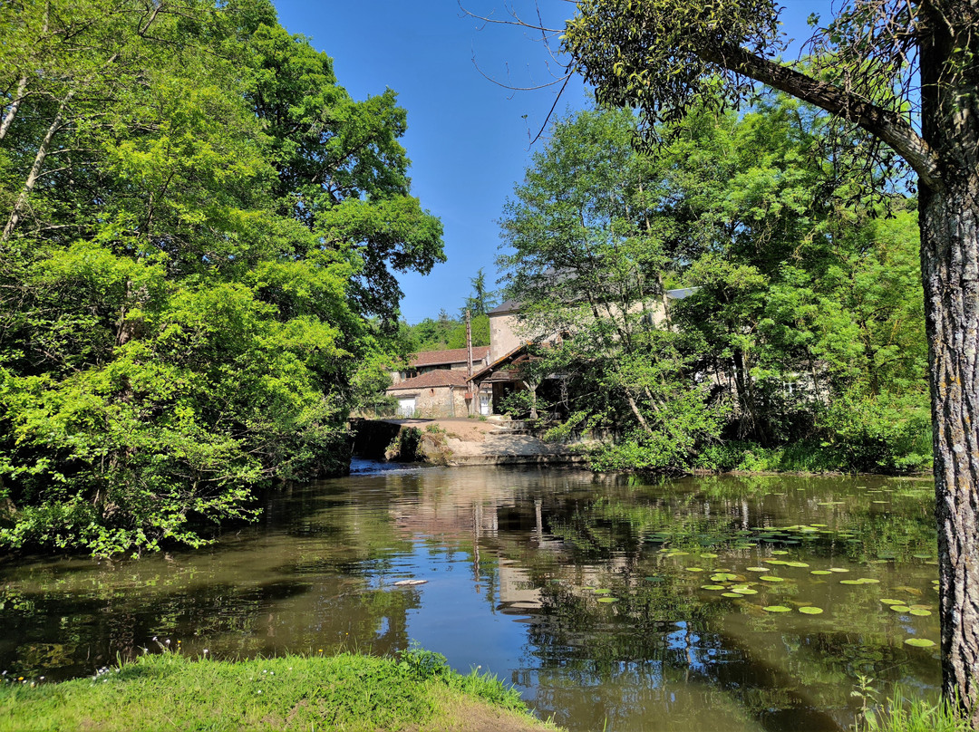 Pont De Voultegon Et Aire De Pique Nique