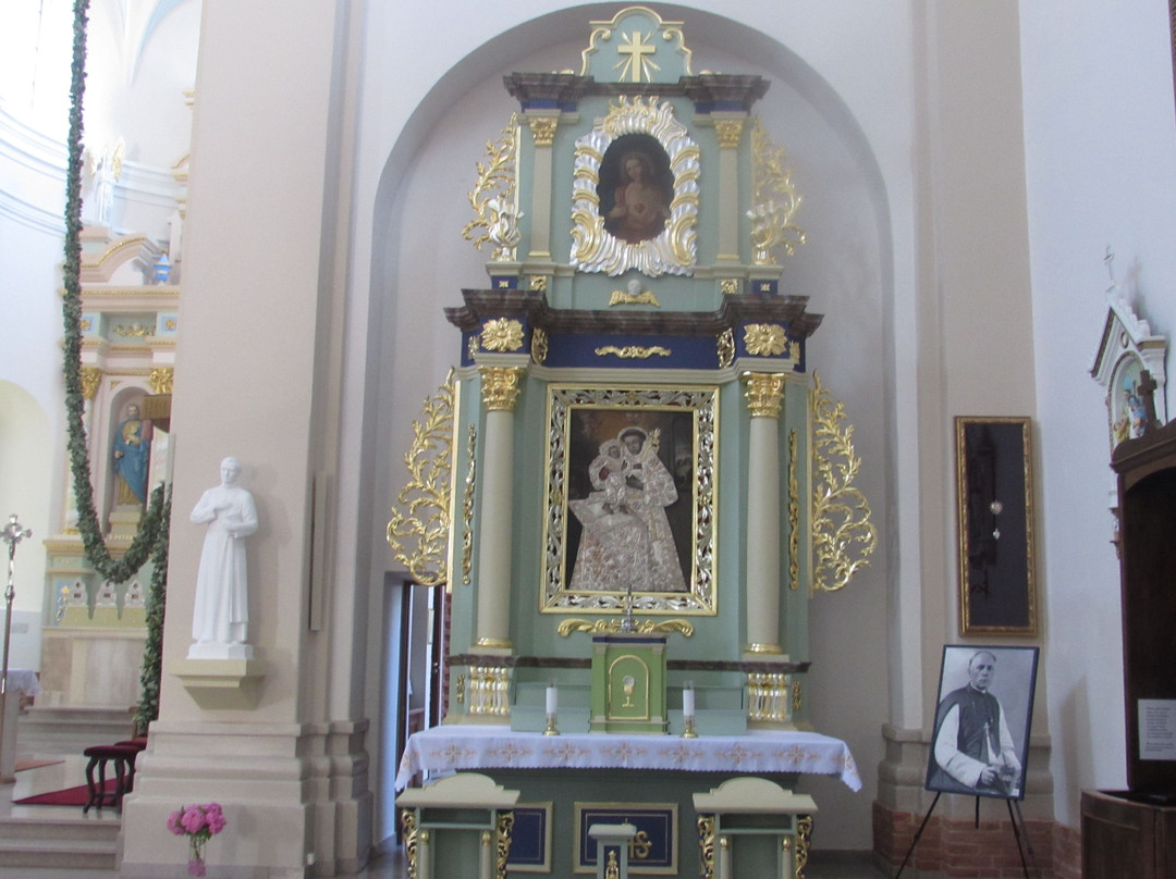 Sv. Apastalu Petro ir Povilo Church-Moletai必去景点