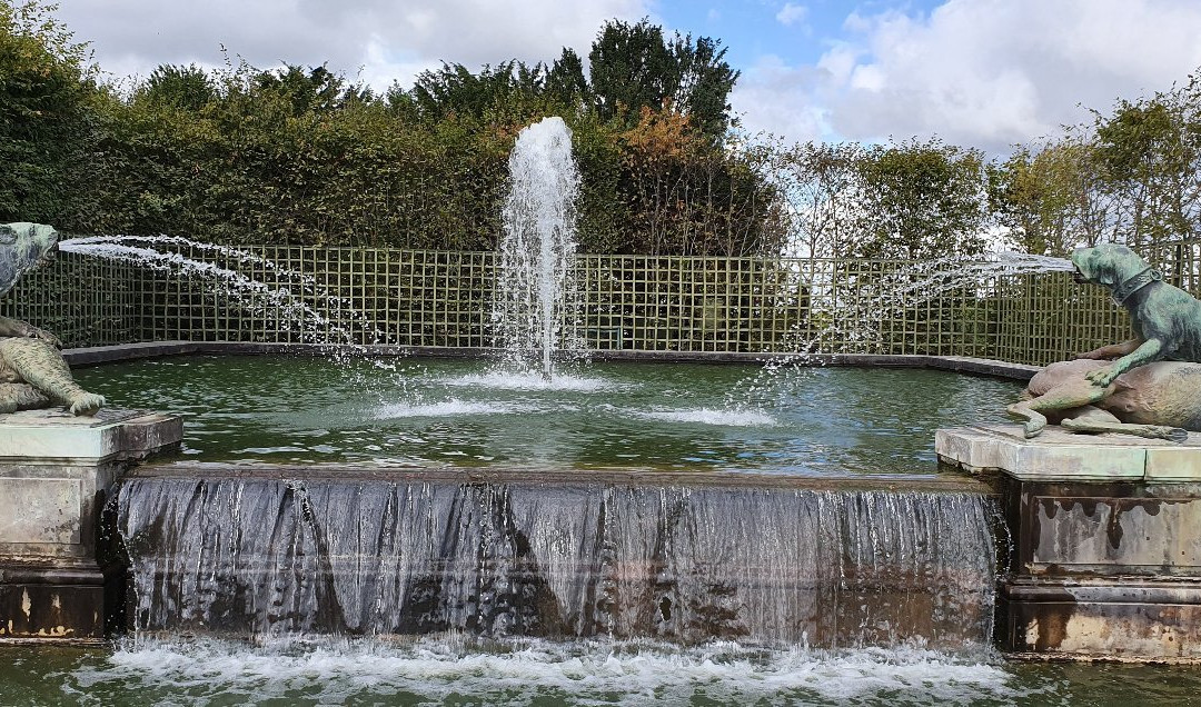 Fontaine du Point du Jour-凡尔赛必去景点