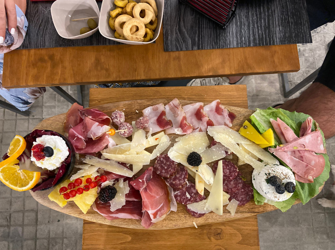 Giorgilorio旅游景点-Dadivino wine bar