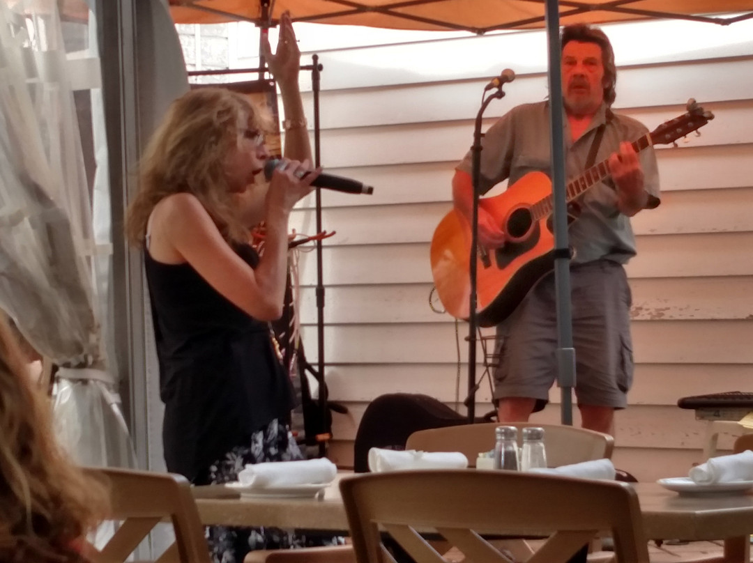 Bass Lake Taverne & Inn主图