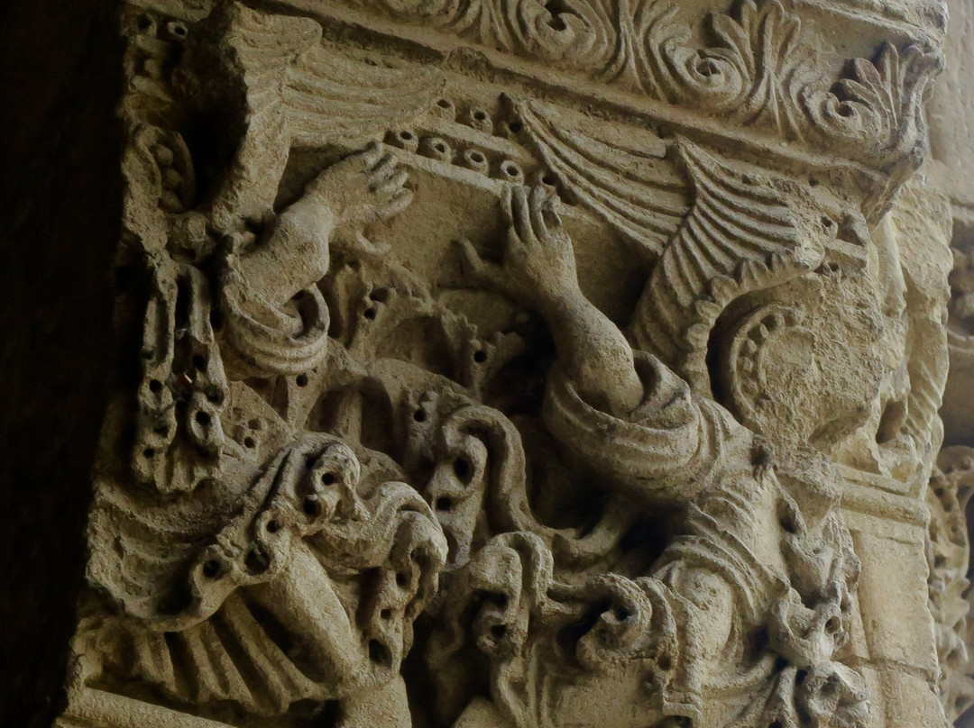 Abbaye Benedictine de Charlieu景点图片