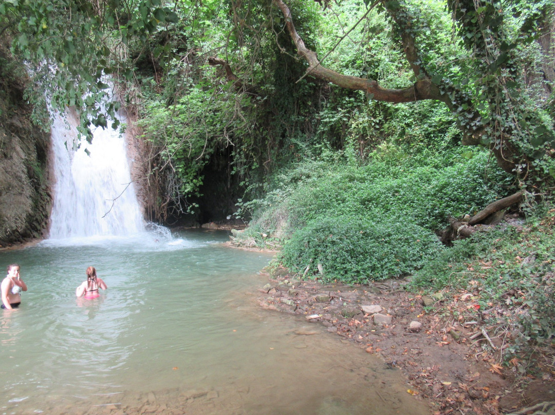 Stenosia Waterfalls-Gialova必去景点