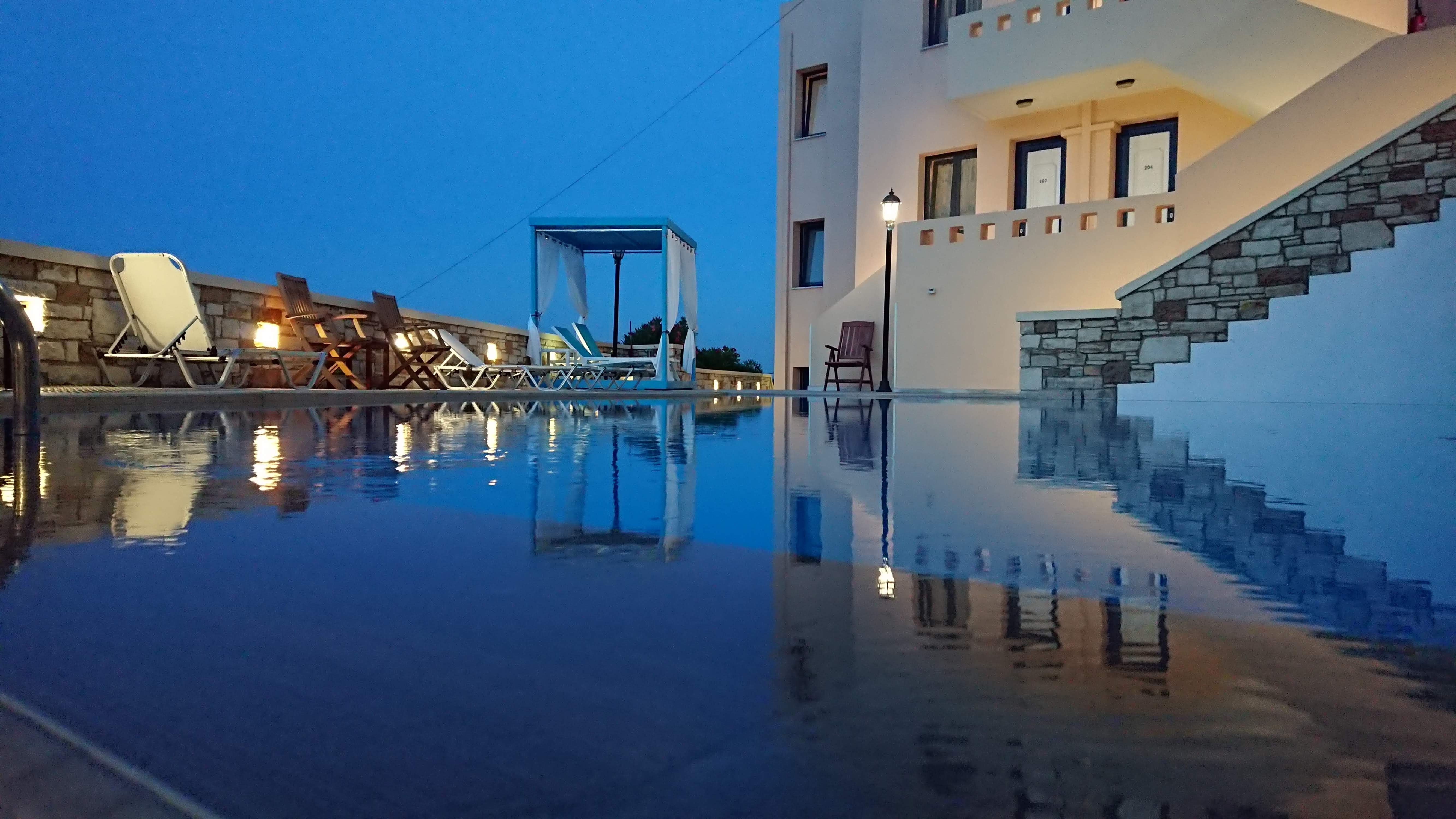 Sea Breeze Hotel Apartments & Residences Chios-泳池