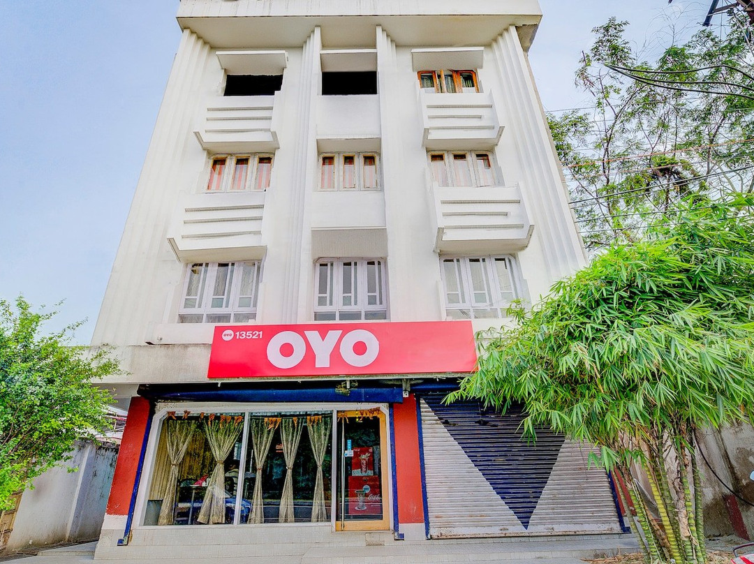 OYO 13521 Sudhriti Hotel主图