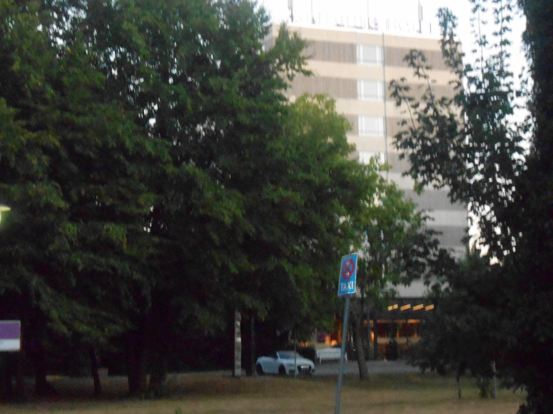 科瑞菲尔德美居酒店主图