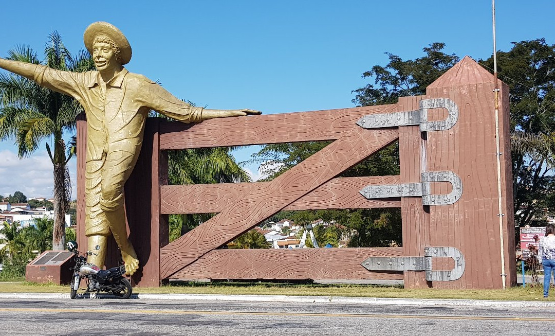 Monumento Menino Da Porteira-Ouro Fino必去景点