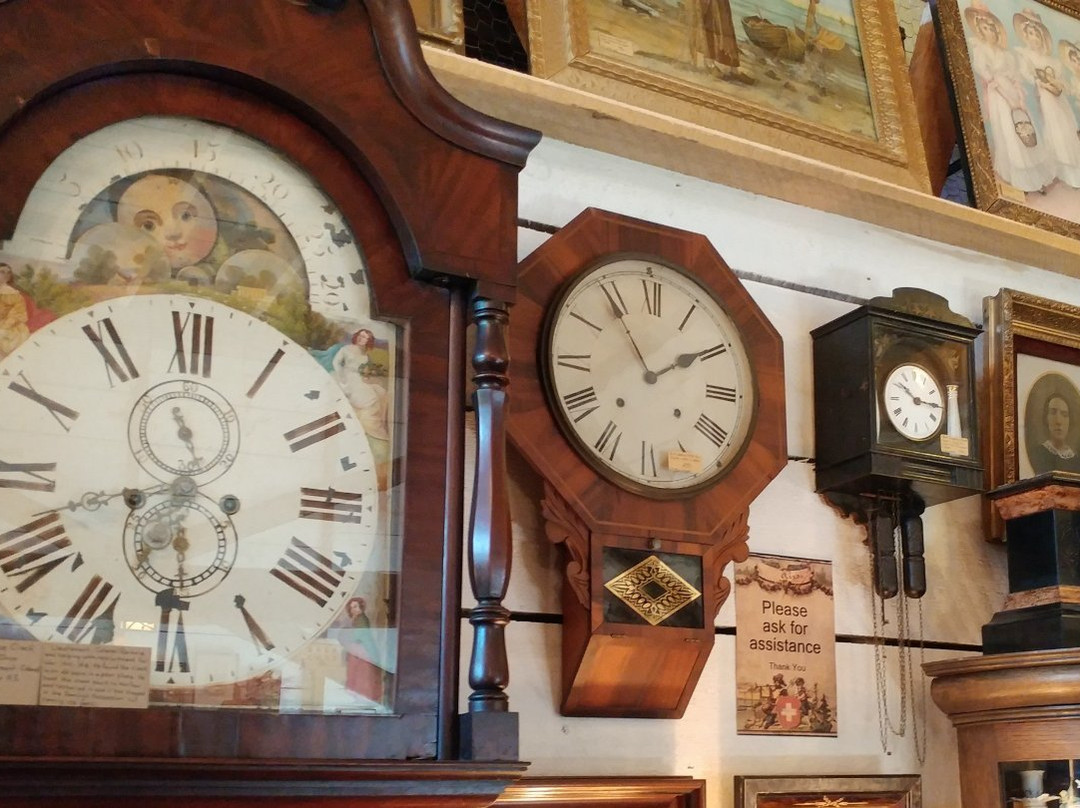 Yaciuk's Antiques, Clocks & Collectibles-Yarmouth必去景点