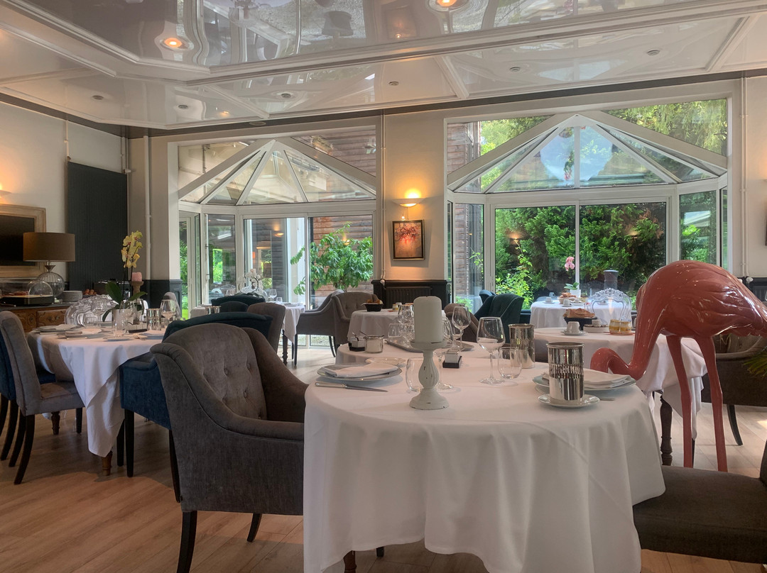 里瓦奇酒店主图